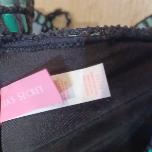 Victoria's Secret Black Bikini Top - Picture 8 of 8